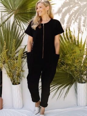 Mien - Black Zipper-Front Short Sleeve Jumpsuit